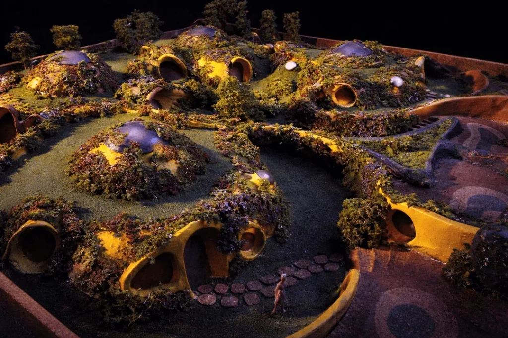 Satellite House Complex